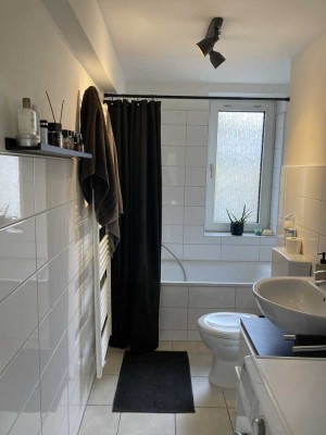 GOLZHEIM - schnuckelige 2 Zimmer mit Wohnküche, SÜD-Balkon & Wannenbad