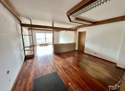 Helle 4-Zimmer Stadtwohnung mit Balkon &amp; Tiefgarage!