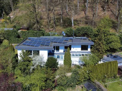 Kernsanierte Villa mit Pool und zwei Wohnungen