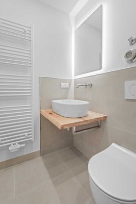 Erstbezug nach Sanierung: 3-Zimmer Wohnung in Uninähe