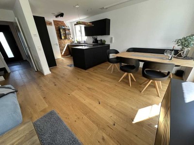 Luxuriöse teilmöblierte Doppelhaushälfte mit Premium-Ausstattung – Erstvermietung ab 01.10.2025