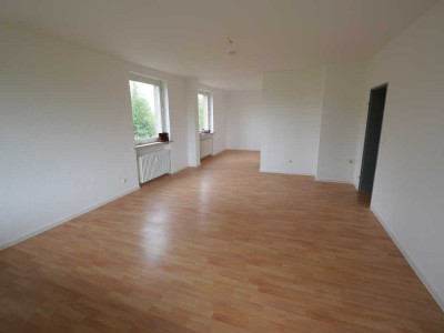 Helle 4-Zimmer-Wohnung im 1. OG eines gepflegten Dreifamilienhauses (mit EBK)