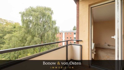 Renovierungsbedürftige 2-Zimmer-Wohnung mit Balkon in zentraler Lage! Bezugsfrei.