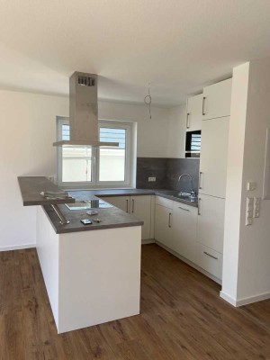 Neubau - Erstbezug 01.02.2026-Stilvolle DG-Whg. -Maisonette mit Studio und Garage in exklusiver Lage