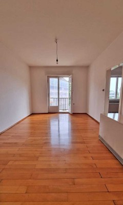 7334 - Befristete Vermietung: 2-Zimmerwohnung mit Balkon und Tageslichtbad nähe Brahmsplatz!