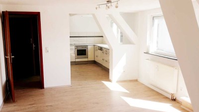 Schöne, helle 2,5-Zi.-Whg. mit offener Wohnküche u. Terrasse