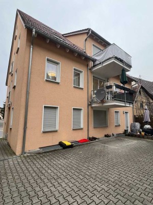 Geschmackvolle, gepflegte 5-Raum-Maisonette-Wohnung mit geh. Innenausstattung mit EBK in Mundelsheim