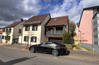 2  getrennte romantische und liebevoll renovierte Bauernhäuser- auf einem abgeschlossenen Grundstück