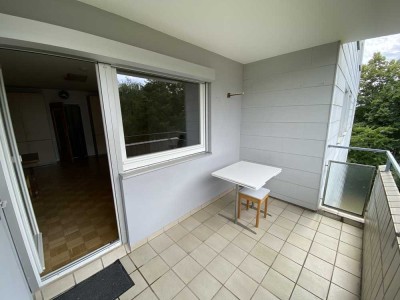 Stilvolle 1-Zimmer-Wohnung mit gehobener Innenausstattung mit Balkon und Einbauküche in Regensburg