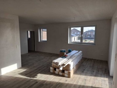 NEUBAU 4 Zimmer Wohnung mit Garten und Garage