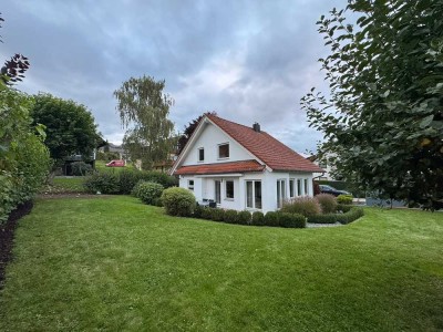 Freistehendes, renoviertes Einfamilienhaus mit großem Garten