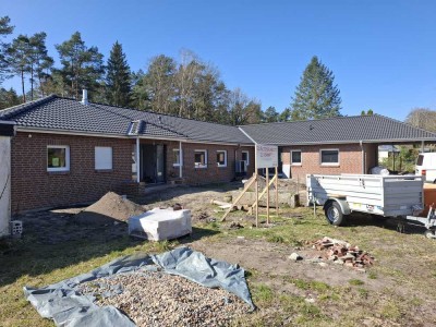 Haus, Doppelhaushälften, z. B. Altersruhesitz, Erstbezug nach Kernsanierung, KfW-70 Standard