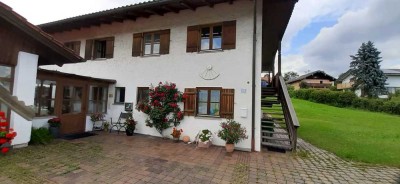 Freundliche 2-Zimmer-Wohnung mit Balkon und Einbauküche in Prutting