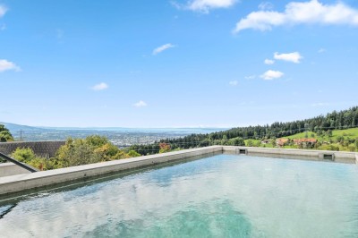 Stilvolles Eckreihenhaus mit Pool und traumhaftem Blick auf den Bodensee!
