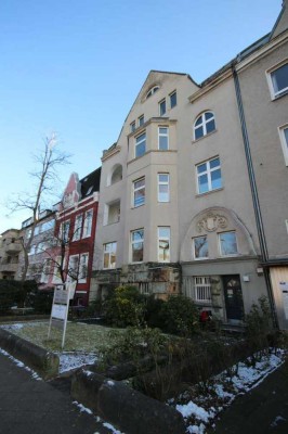 Ein Wohntraum! Hochwertig sanierte 5-Zi.-Altbauwhg. mit 3 Balkonen und Gartennutzung in Grafenberg