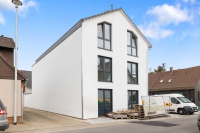 Erstbezug: Moderne Neubauwohnung in ruhiger Lage mit Einbauküche, Balkon und Tiefgaragenstellplatz