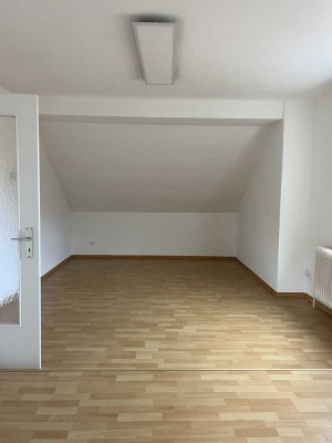 2 Zimmer Dachgeschosswohnung zentrale Lage