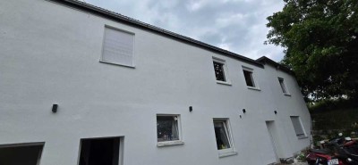 Attraktive und vollständig renovierte 3-Raum-Wohnung in Elbtal