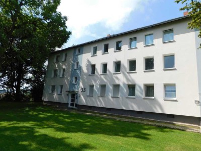 Einzugsbereit und neu renoviert für Sie! Gemütliche 3-R-Wohnung mit Balkon!