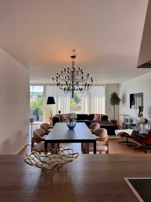 Lichtdurchflutete Wohnung mit hochwertiger Ausstattung, großem Balkon und Tiefgaragenstellplatz