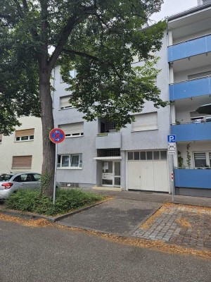 Ruhig und zentral - 3 ZKB Wohnung im Mehrparteienhaus