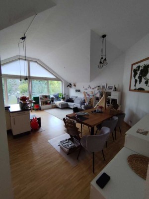 Helle 3-Zimmer Dachgeschosswohnung mit 2 Balkonen in Stuttgart-Vaihingen - BEZUGSFREI