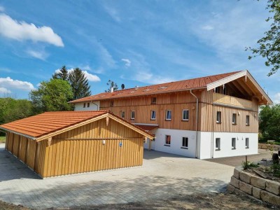 Ruhige und großzügige 4 Zimmer DG Wohnung mit West Loggia am Naturschutzgebiet