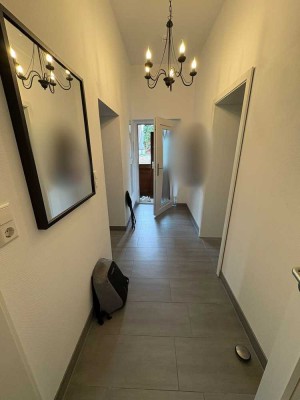 ANFRAGEN NUR PER EMAIL! Großzügige 4-Zi-Wohnung in zentraler Lage - Terrasse u. Balkon