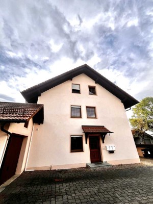 Helle 3-Zi.-OG-Whg. mit xl Balkon und großer Hobbykeller inkl. Außenstellplatz ab sofort frei
