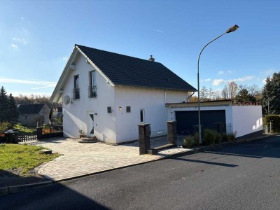 NIEDRIG-ENERGIE-HAUS der Extraklasse in familienfreundlicher Wohnlage