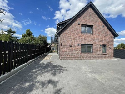 NEUBAU 3 Zi.- Wohnung mit Balkon, Terrasse & Gartenanteil in Bookholzberg