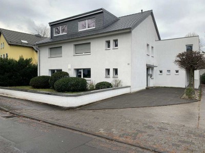 Geschmackvolle und helle 3-Zimmer-Wohnung mit Balkon in Köln Porz