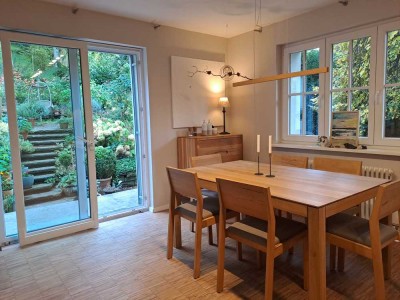 Stuttgart-Uhlbach, 4-Zimmer-Wohnung mit parkähnlichem Garten