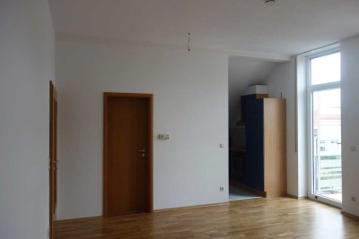 Gepflegte, ruhige 2-Raum-DG-Wohnung mit Küche u. Balkon in Münsingen
