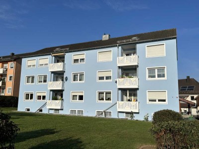 Top ! Freie 3,5 Zimmer Wohnung in Neunburg mit Garage und Stellplatz zu verkaufen !