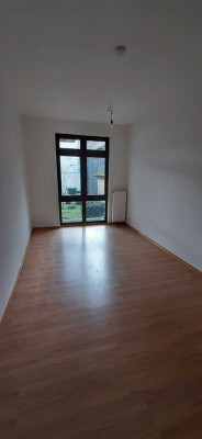 Helle 3 ZKB-EG-Wohnung mit EBK und Balkon in Friedrichsdorf