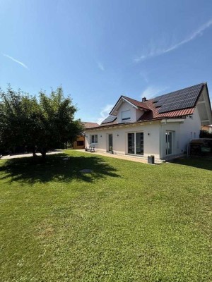 Familienidyll in Osterhofen – Gepflegtes Einfamilienhaus mit Doppelgarage & Traumgarten