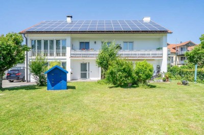 Ruhige Wohnlage: Gepflegtes Mehrfamilienhaus mit 3 Wohneinheiten, 3 Garagen und PV-Anlage!