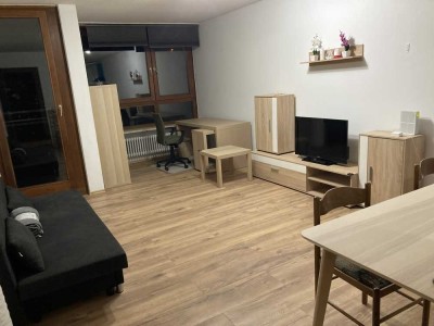 Voll möblierte, zentrale 2-Zi-Wohnung Küche Bad Balkon Internet