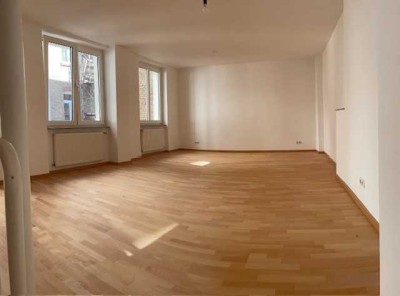 Kleines Einfamilienhaus im ruhigen Innenhof, Rheingauviertel