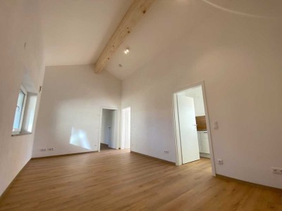 Raubling-Kirchdorf: charmante 2-Zimmer-Terrassen-Wohnung mit EBK
