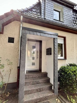 Zum wohlfühlen: Doppelhaushälfte mit Gartenidylle und eigener Garage
