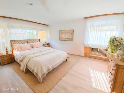Wohnen mit Charakter: Großzügige, helle Wohnung mit Arvenholz-Stube, Südloggia und Garage