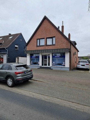 ***Geschäftshaus mit zwei Wohneinheiten, Garage und Stellplätzen***