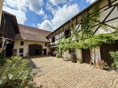 Nur ca. 30 km von Freiburg!
Ein Paradies auf Erden! Hofgut mit traumhaftem Grundstück. Einzigartig!