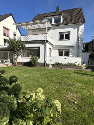 Luxus sanierte 3 Zimmerwohnung im Dachgeschoss mit Balkon