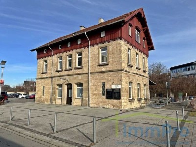 Seltene Gelegenheit - Bahnhofsgebäude: Kernsaniertes, denkmalgeschütztes Wohn- und Geschäftshaus