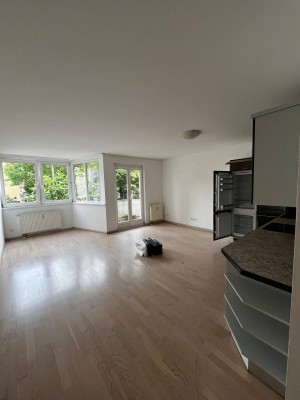 Zentral, hell, im Grünen - 74qm