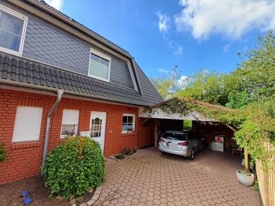Attraktive, modernisierte DHH mit 5 Zimmern, überdachter Terrasse, Garten und Doppelcarport
