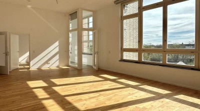Sonnendurchflutetes Loft in kernsaniertem, denkmalgeschütztem Fabrikgebäude nahe Prenzlauer Berg